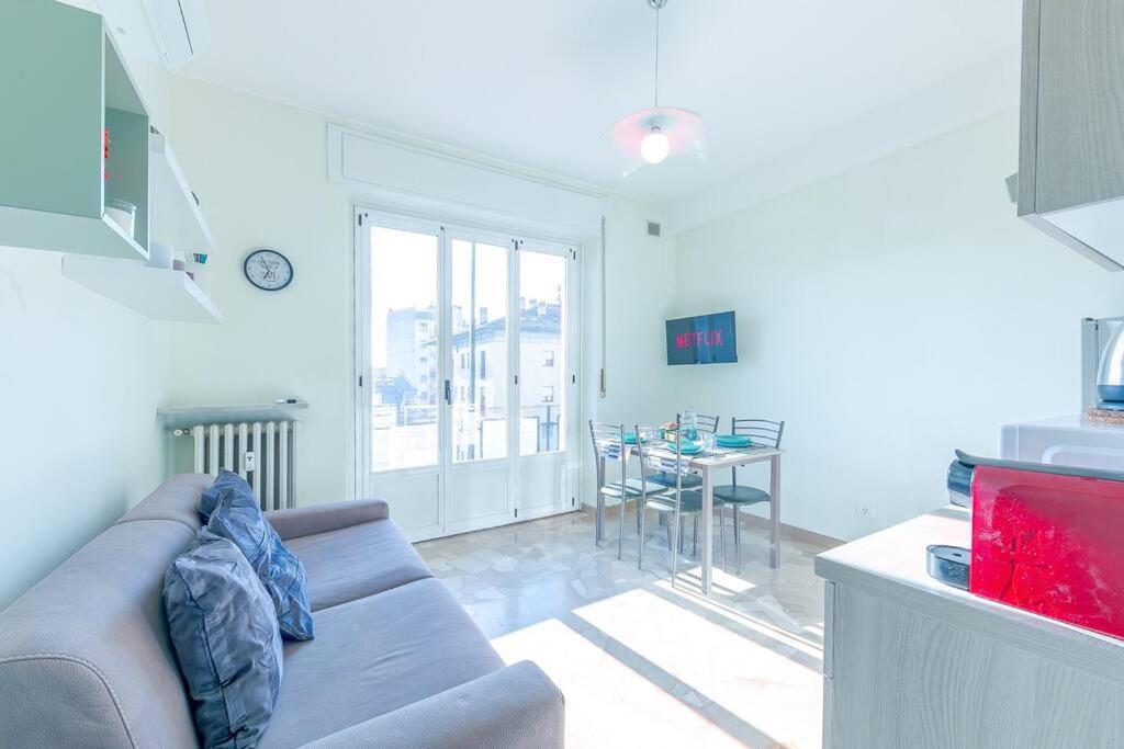 Navigli - Downtown - Duomo Spacious Two Bedroom Apartment - Close To Metro - Ac - Wi-Fi Μιλάνο Εξωτερικό φωτογραφία